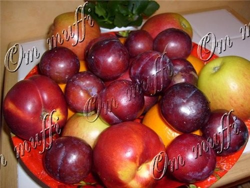 Я вам девоньки, фрукту принесла Выбирай, кому что нравится и на здоровье Апельсины, яблоки, никтари...