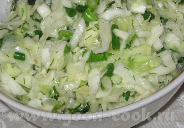 Еще один пятничный ужин: Капустный салат с зеленым луком и зеленью, заправлен подсолнечным маслом П...