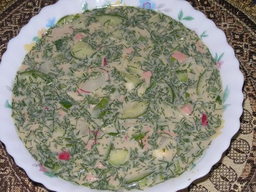 На обед приготовила мою любимую окрошку и баранину с овощами в горшочках