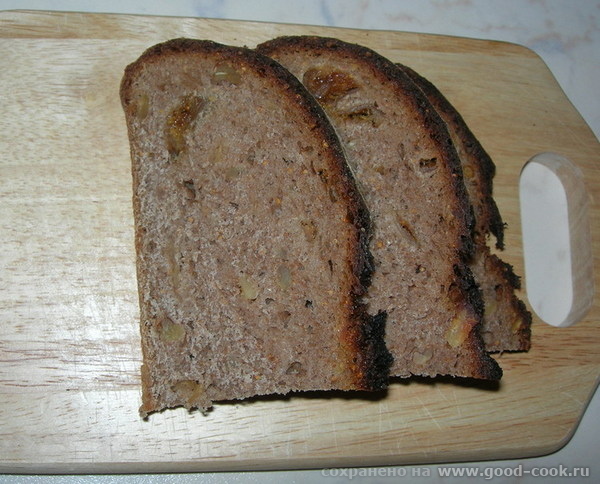 Ржаной хлеб с инжиром и орехами