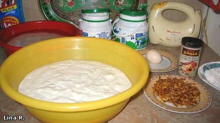 4.Пока мясо варится, готовим лябан: в лябан( 2 кг) насыпать 4-5 столовых ложек муки, соль, яйцо, по...