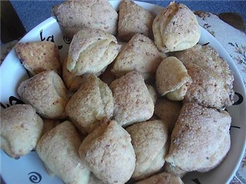 Я кстати тоже сегодня пекла, печенье из творога, рецепт здесь на сайте, вкусненько получилось