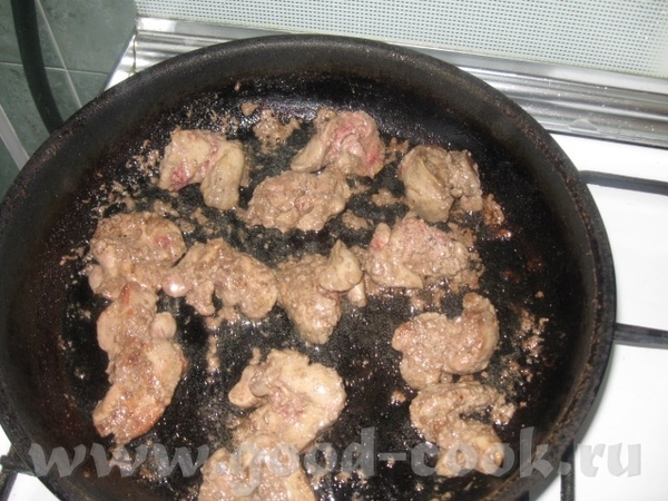 Затем вынимаем печень из молока, присаливаем ее по вкусу, немного перчим (по желанию) и выкладываем... - 3