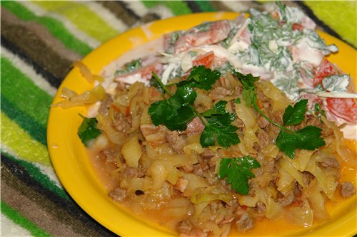 Капуста с рубленным мясом и беконом Нужно: 100 гр бекона 500 гр телятины 1 луковица 1 помидор Полов...
