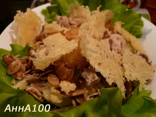 Оль, порадовала Салат из курицы, апельсинов с орешками и сырными чипсами