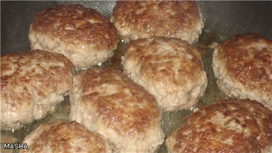 ПРЯНАЯ КУРИЦА КОТЛЕТКИ РУЛЕТИК ИЗ ЛАВАША С ЛАСОСЬЮ ГРИБНОЙ СОУС Очень вкусно и с макарошками и с ка... - 2