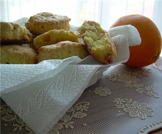 Scones  l`orange et aux raisins secs //     275  - 2