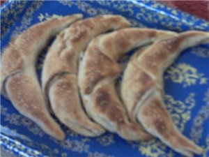 на днях пекла вот такие Куорасаны,Маленькие рулетики,и булочки слоёные тесто делала так из 1 кг мук...