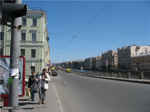 А это уже Фонтанка - вид на мост Ломонсова, я вам его зимой показывала