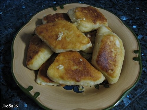 Картофельные пампушки с чесноком