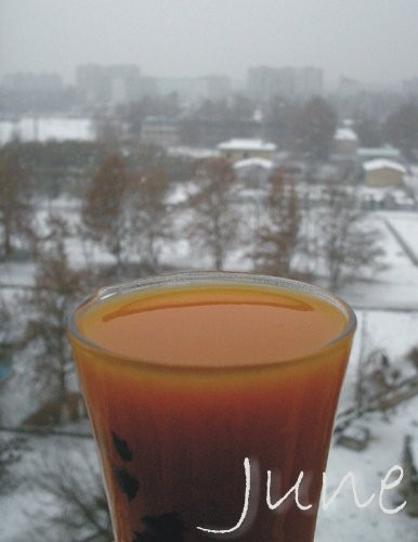 Оранжевое на заснеженном
