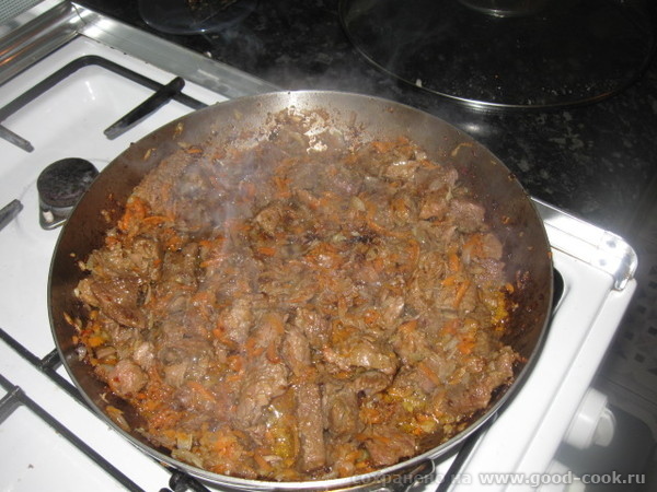 Мясо накрываем крышкой и убавляем огонь - 6