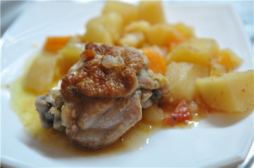 Рагу из курочки с картофелем и кабачком Потребуется: целая курица или её запчасти Приправы к курице...
