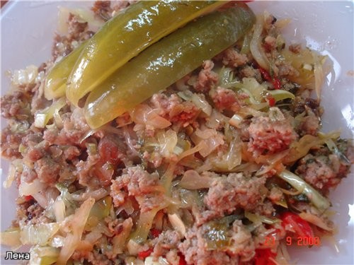 Девчонки-разделёнки,хватайте Капуста жареная с кабачком и фаршем