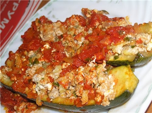 Фаршированные цуккини с томатным соусом