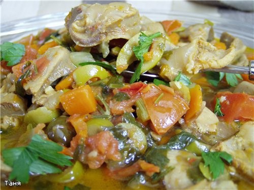 Рагу из куриных пупков с овощами и оливками