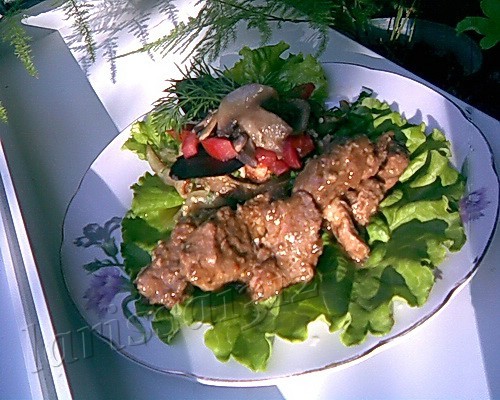 ТЕЛЯТИНА, В ЛУКОВОМ СОУСЕ С ТЁПЛЫМ ОВОЩНЫМ САЛАТОМ 1 кг мяса (телятина) 0,5 ст