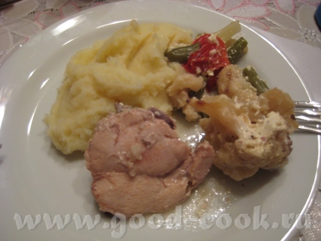 Ужин - пюре, куриное филе, запечное с цветной капустой, стручковой фасолью, сметаной и помидорами ч...