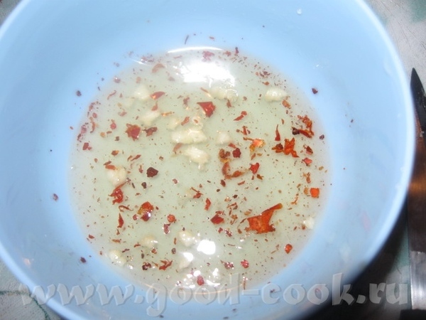 Добавляем туда по вкусу измельченный сухой перчик чили - 3