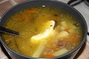 5-6 соленых огурцов, стакан рассола, пол стакана перловой крупы, 3-4 картофелины, 2 луковицы, мясно...
