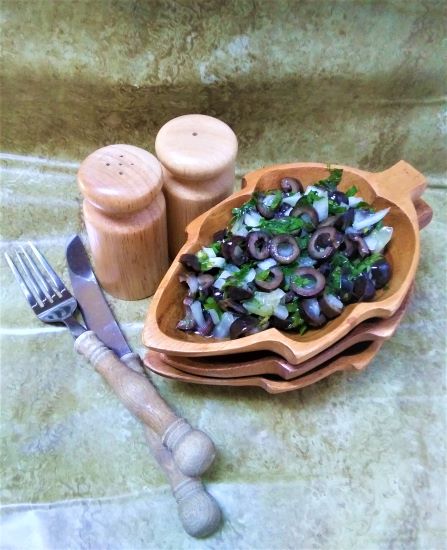 с маслинами и луком