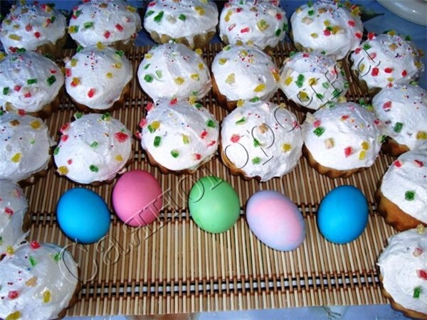 пекла куличи маленькие с собой возьмем