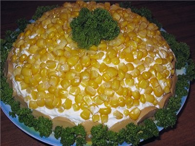 Слоями лук репчатый(соломкой), грибы маринованные(в остром маринаде), ветчина натуральная свинная б...