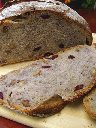 Картофельная фокачча с луком и сыром Ржаной хлеб на закваске с грецкими орехами и сушеной клюквой - 2