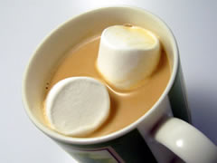 это marshmallow, как и сказала, это нечто похожее на зефир, только более "резиновой консистенции" в... - 2