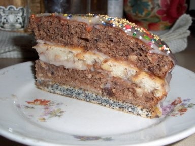 Принесла спасибо за тортик "Черный принц"-вкуснота неописуемая-все что я люблю и орехи и мак - 3