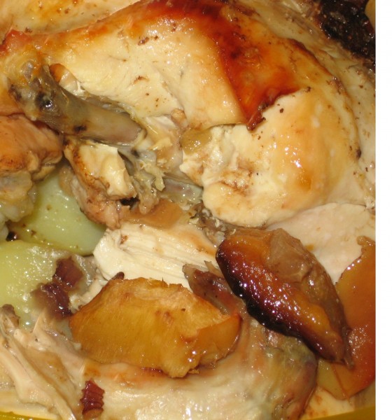 Курица с цветной капустой и сливами 2 курицы картошка 1 маленькая цветная капуста 2 яблока 3 сливы... - 4