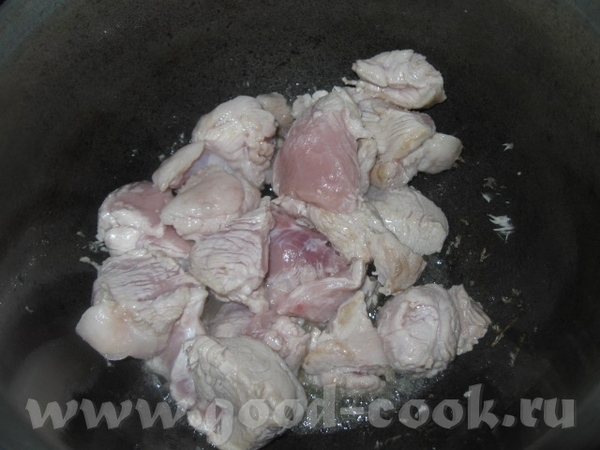 Опускаем мясо в хорошо разогретый казан с растительным маслом ( для любителей пищи пожирнее – можно...