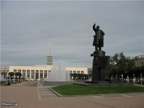 А вот и памятник