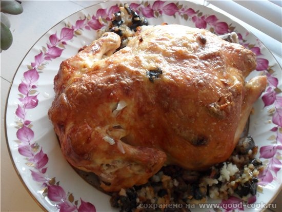 А на главное горячее блюдо была Курица фаршированная рисом с грибами - курица 2 кг - майонез 3 ст