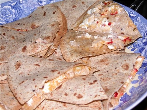 ЗАКУСОЧНАЯ ТАРЕЛКА БАКЛАЖАНЫ С ЧЕСНОКОМ (Китаи) ЗАКУСКА ИЗ АВОКАДО КЕИСАДИя ТРИ СЫРА С КУРИЦЕИ - 4