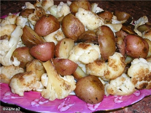 Молодой картофель с цветной капустой под чесночно-укропным соусом Соус повторяю: Майонез "легкий" р...