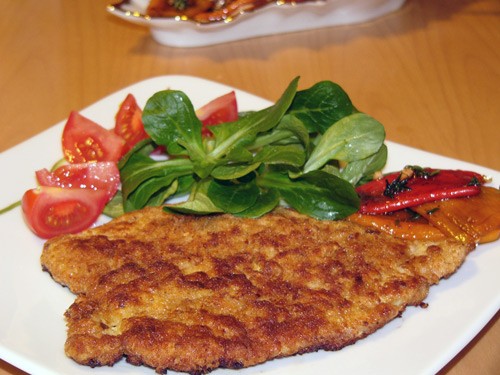 Шницель с овощным гарниром