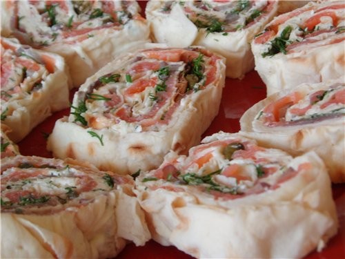 Необыкновенно вкусный рулет, в котором сливочный вкус крем сыра подчеркивает вкус копченого лосося,... - 2
