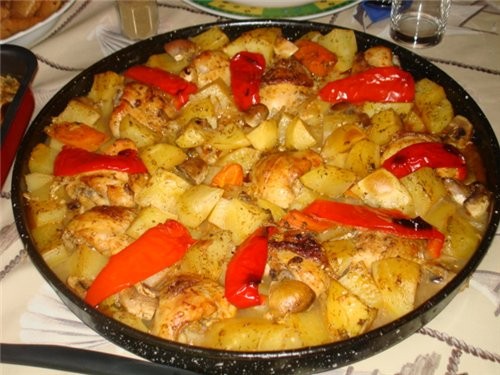 Kурочка с картошечкой и чесночком и лимонным соусом, запеченая в духовочке