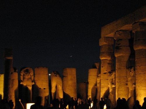Храм Луксор Моя любимая фотография (хоть и не самая качественная) – в темном небе Луксора над камня... - 4