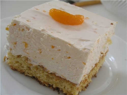 Пирожные с мандаринами и сметанным кремом