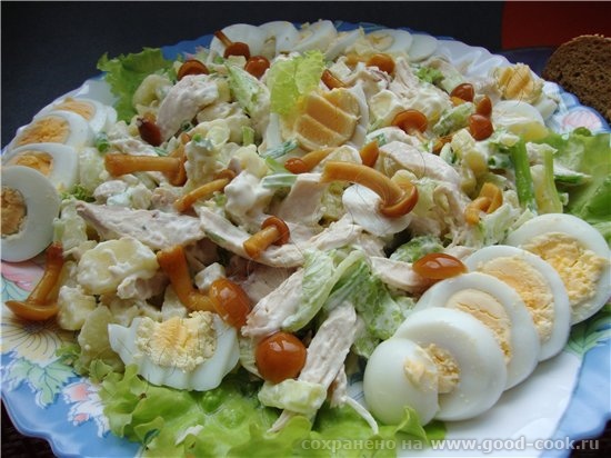 В этом салате по рецепту нужно мясо, но я его заменила на курицу, еще репчатый лук заменила зеленым - 2