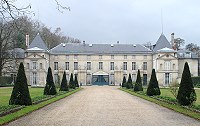 Про Мальмезон нашла только в контексте и Жозефиной и Наполеоном, у них во Франции дворец так называ...