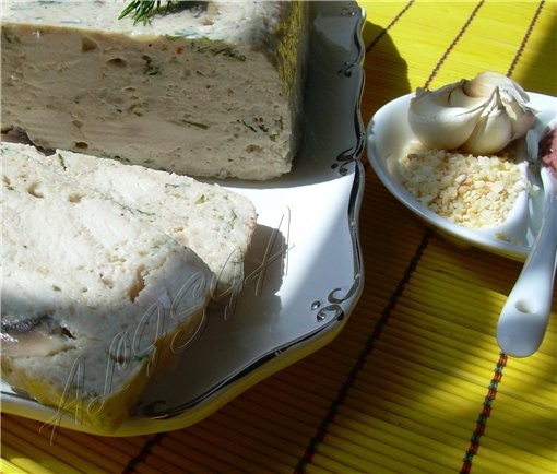 КУРИНЫЙ ТЕРРИН С ГРИБАМИ И ЧЕСНОЧНЫМИ ЧИПСАМИ