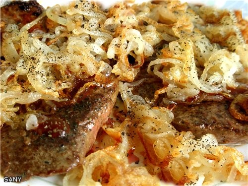 ПЕЧЕНЬ В СТИЛЕ ГУРМЕТ 2 больших ломтика печени (любой по вашему вкусу) 2 больших луковицы 100 мл кр...