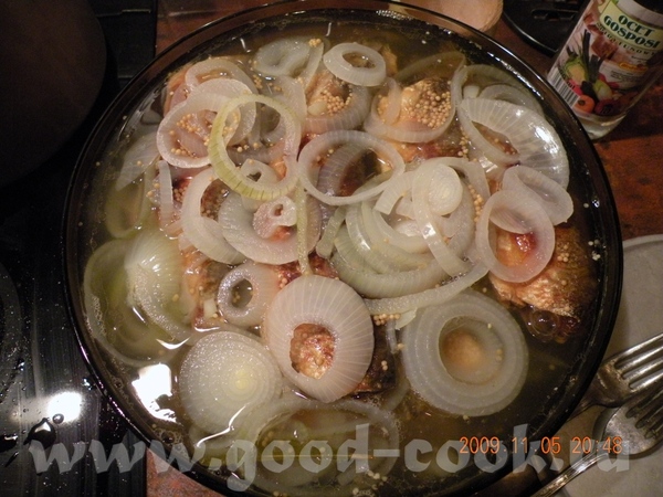 Фуршетница вам с гренками и помидорками баклажаньчики с грибочками Селедка жареная в соусе с лучком... - 4