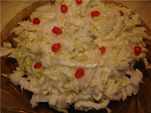 Салат с китайской капусточки (капуста и майонез) Хек в томатном соусе Хек посолить ,поперчить, обжа...