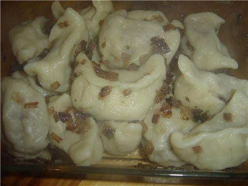 Вкусненькие,тоже хочу с творогом,очень люблю(только ц солёным,а не сладким,как моя мамочка делалает...