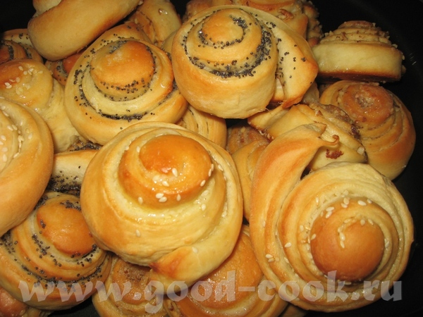 Угощайтесь плюшками - с маком, кунжутом или орехами