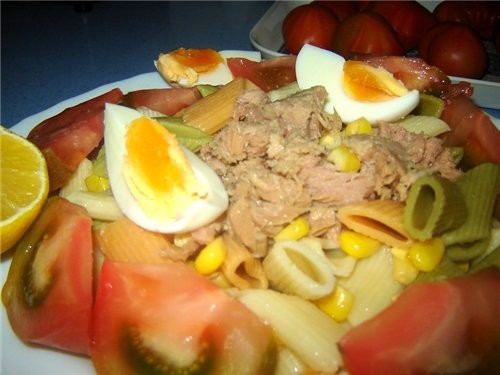 Ensalada de macarrones Существует несколько видов салата с макаронами